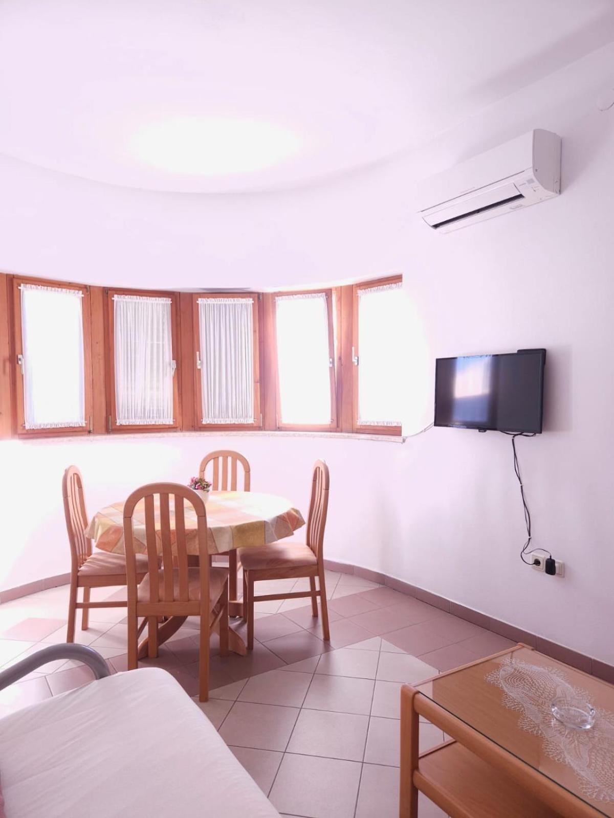 Lorena Apartments In Пула Екстериор снимка