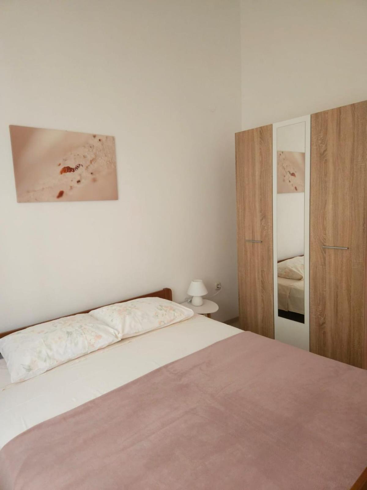 Lorena Apartments In Пула Екстериор снимка